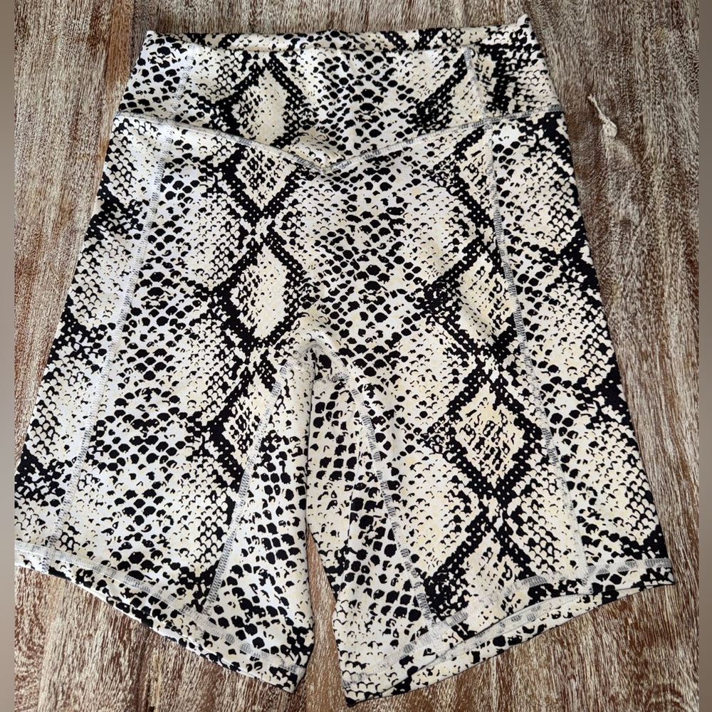 Balance Athletica/Vitality- Ascend Rider Short-Boa/Python Kingdom- Size Small